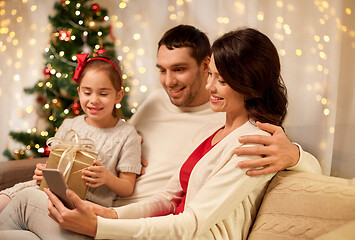 Image showing family with smartphone at home on christmas