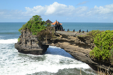 Image showing Pura Batu Bolong in the rock in Bali, Indonesia