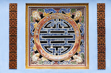 Image showing Chinese longevity symbol made of ceramic