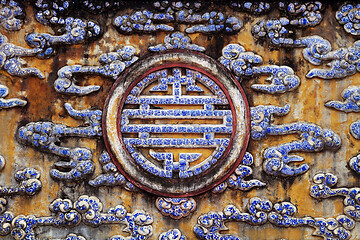 Image showing Chinese longevity symbol made of ceramic