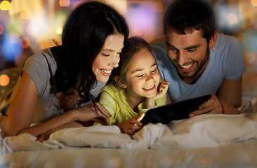 Image showing family with tablet pc in bed at night at home