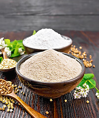 Image showing Flour buckwheat brown and green in bowls on table