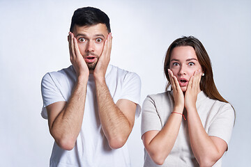 Image showing couple confused scary emotion over gray background