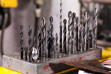 Image showing Big set of metal drills of different sizes.