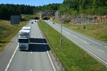 Image showing Traffic on the hiway