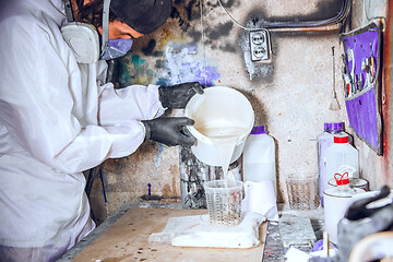 Image showing Master painter in a factory