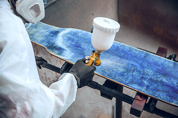 Image showing Master painter in a factory