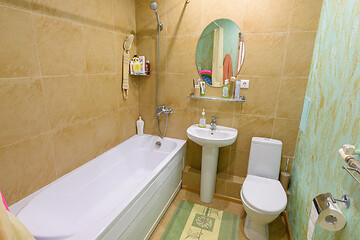 Image showing General view of a classic combined bathroom in a small apartment