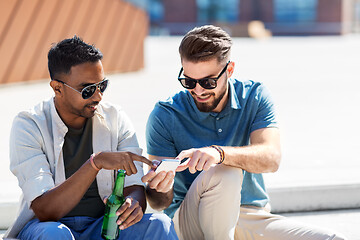 Image showing men with smartphones drinking beer on street