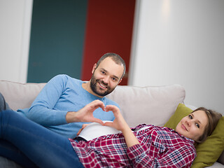 Image showing man and pregnant woman showing heart sign