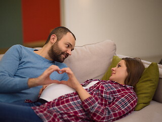 Image showing man and pregnant woman showing heart sign