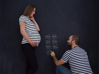 Image showing pregnant couple accounts week of pregnancy