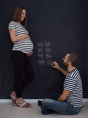 Image showing pregnant couple accounts week of pregnancy