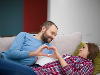 Image showing man and pregnant woman showing heart sign