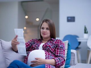 Image showing pregnant woman looking baby\'s ultrasound