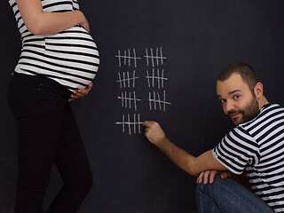 Image showing pregnant couple accounts week of pregnancy