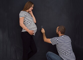 Image showing pregnant couple accounts week of pregnancy