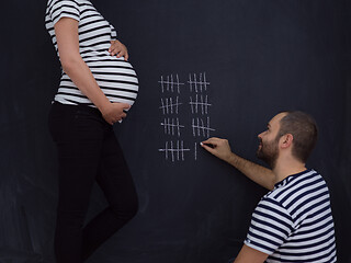 Image showing pregnant couple accounts week of pregnancy