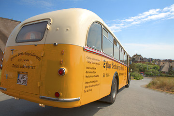 Image showing Old yellow bus