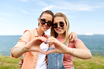 Image showing teenage girls or best friends at seaside in summer