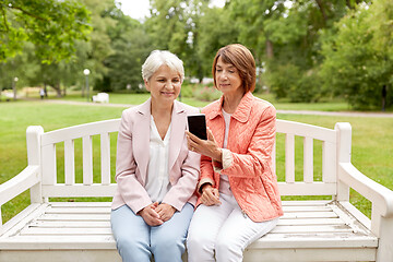 Image showing happy senior women with smartphone at summer park