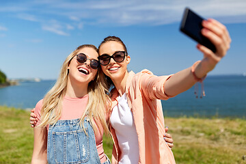 Image showing teenage girls or friends taking selfie in summer