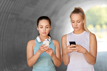 Image showing women or female friends with smartphones