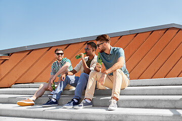 Image showing happy male friends drinking beer on street