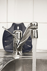 Image showing Chrome tap