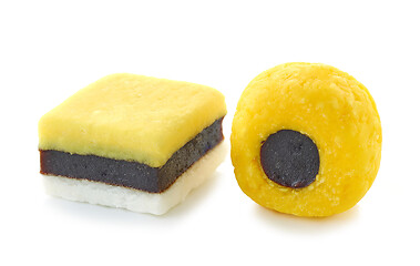 Image showing two yellow candies with licorice