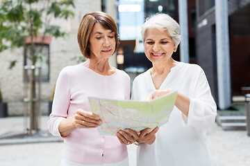 Image showing senior women with city map on street in tallinn