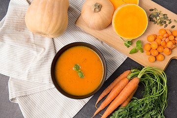 Image showing close up of vegetable pumpkin cream soup in bowl