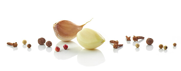 Image showing garlic cloves and spices