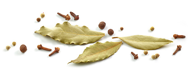 Image showing dried bay leaves, cloves and pepper