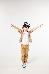 Image showing Child with virtual reality headset