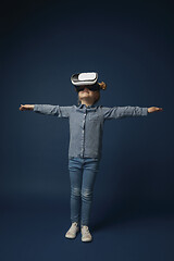 Image showing Child with virtual reality headset