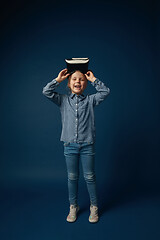 Image showing Child with virtual reality headset