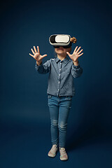 Image showing Child with virtual reality headset