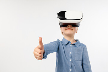 Image showing Child with virtual reality headset