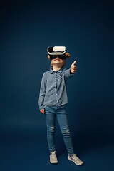 Image showing Child with virtual reality headset