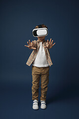 Image showing Child with virtual reality headset