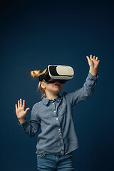 Image showing Child with virtual reality headset