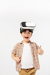 Image showing Child with virtual reality headset