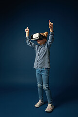 Image showing Child with virtual reality headset