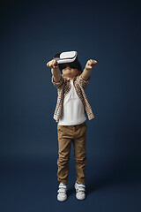 Image showing Child with virtual reality headset