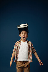 Image showing Child with virtual reality headset