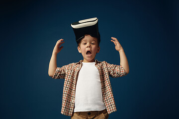 Image showing Child with virtual reality headset