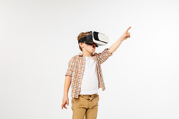 Image showing Child with virtual reality headset