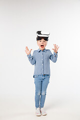 Image showing Child with virtual reality headset