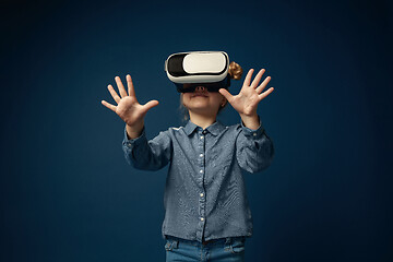 Image showing Child with virtual reality headset